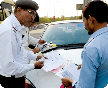 Image showing traffic police in conversation with a driver